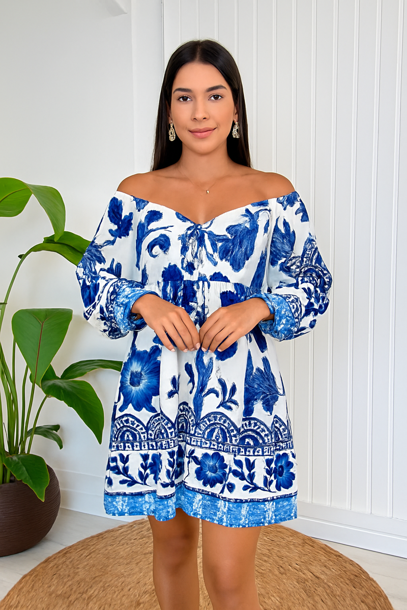 Vestido Farm Ombro a Ombro Manga Longa – Estampa Floral Azul e Branco