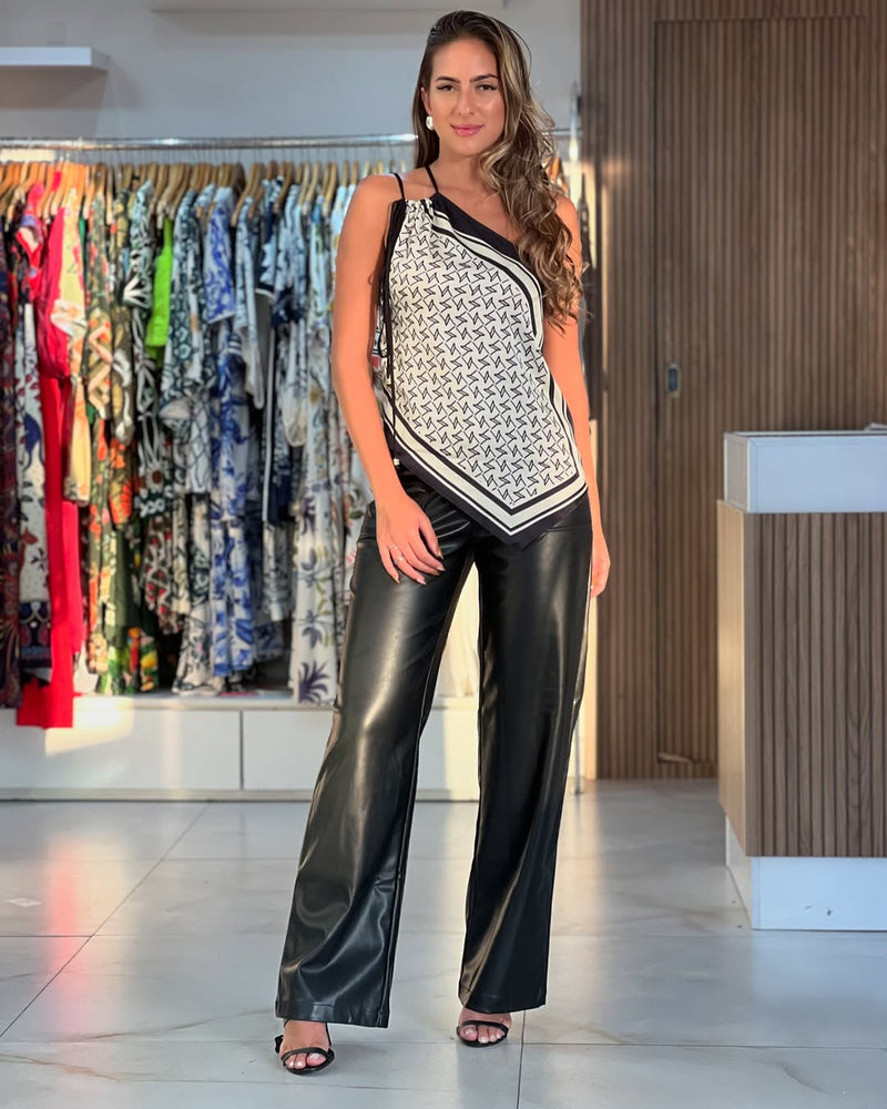 Blusa Assimétrica Farm em Cetim – Estampa Geométrica Preto & Off White